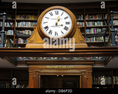 Liverpool Central Library, The Hornby Library Clock, Liverpool Central Library, Liverpool, England, Großbritannien, L3 8EW Stockfoto