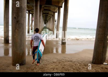 Huntington Beach, CA, USA. 24. Juli 2013. 24. Juli 2013: Malia Manuel von Hawaii während der zweiten Runde des Förderwettbewerbs Vans uns Open of Surfing in Huntington Beach, CA. Credit: Csm/Alamy Live-Nachrichten Stockfoto