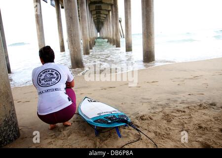 Huntington Beach, CA, USA. 24. Juli 2013. 24. Juli 2013: Malia Manuel von Hawaii während der zweiten Runde des Förderwettbewerbs Vans uns Open of Surfing in Huntington Beach, CA. Credit: Csm/Alamy Live-Nachrichten Stockfoto