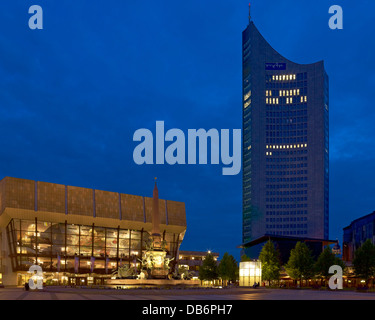 Gewandhaus concert Hall, Mendebrunnen und Cityhochaus-Hochhaus am Augustusplatz Square, Leipzig, Sachsen, Deutschland Stockfoto