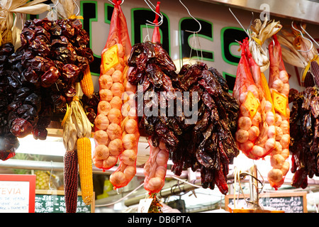 getrocknete Paprika und Knoblauch in die la Boqueria-Markt in Barcelona-Katalonien-Spanien Stockfoto