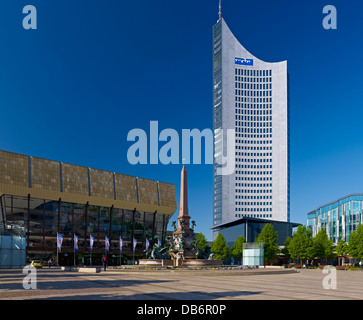 Gewandhaus concert Hall, Mendebrunnen und Cityhochaus-Hochhaus am Augustusplatz Square, Leipzig, Sachsen, Deutschland Stockfoto