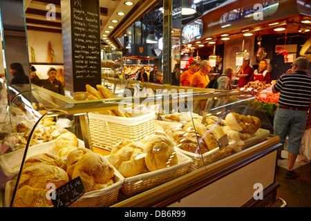 frische handwerkliche Brot zum Verkauf in la Boqueria-Markt in Barcelona-Katalonien-Spanien Stockfoto