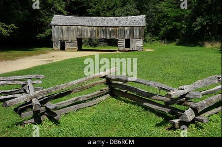 Scheune in Cades Cove rauchigen Smokies Zaun Stockfoto