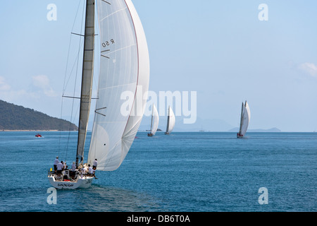 Yacht-Rennen in der Whitsunday Passage während Hamilton Island Race Week. Whitsundays, Queensland, Australien Stockfoto