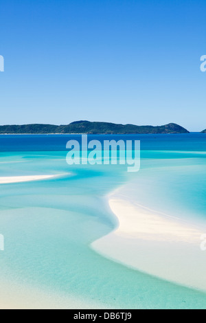 Der weiße Sand und das türkisfarbene Wasser des Hill Inlet auf Whitsunday Island. Whitsundays, Queensland, Australien Stockfoto