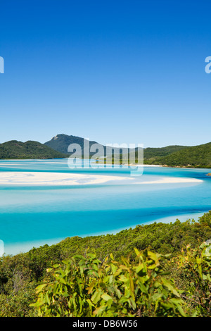 Der weiße Sand und das türkisfarbene Wasser des Hill Inlet auf Whitsunday Island. Whitsundays, Queensland, Australien Stockfoto