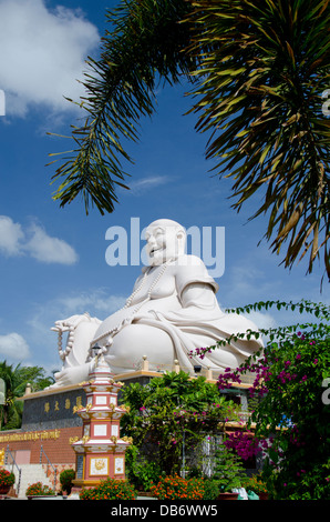 My Tho, Vietnam Mekong Delta Flussgebiet. Vinh Trang Pagode Komplex, Big Happy Buddha-Statue (Nam Mo Duong Lai Di Lac Tonne Phat). Stockfoto