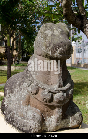 Vietnam, Da Nang. Cham-Museum, alte historische Sandstein Schnitzen von Fabelwesen. Stockfoto