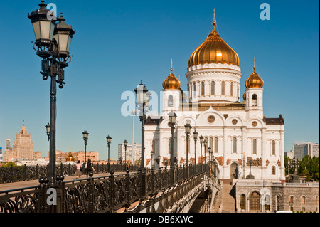 Brücke gehen, um die patriarchalische Kathedrale von Christus den Erlöser in Moskau Stockfoto