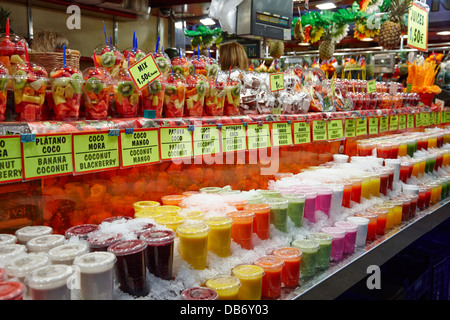 frisch gepresste Säfte zum Verkauf in la Boqueria-Markt in Barcelona-Katalonien-Spanien Stockfoto