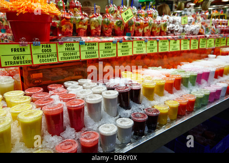 frisch gepresste Säfte zum Verkauf in la Boqueria-Markt in Barcelona-Katalonien-Spanien Stockfoto