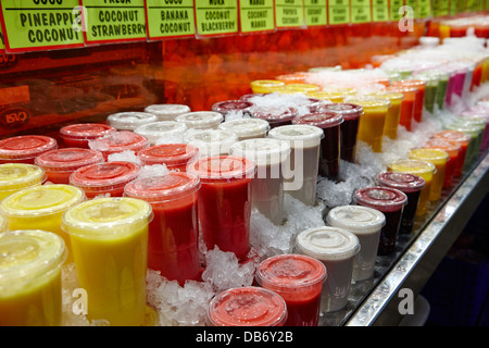 frisch gepresste Säfte zum Verkauf in la Boqueria-Markt in Barcelona-Katalonien-Spanien Stockfoto