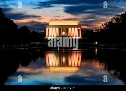 Der Sonnenuntergang hinter dem Abraham Lincoln Memorial in Washington DC Stockfoto