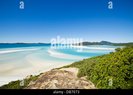 Der weiße Sand und das türkisfarbene Wasser des Hill Inlet auf Whitsunday Island. Whitsundays, Queensland, Australien Stockfoto