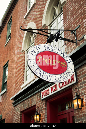 Pops alt altmodisch Eis Unternehmen eine beliebte Eisdiele / Restaurant in Old Town Alexandria, Virginia Stockfoto