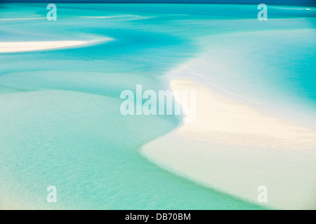 Die Verschiebung weiße Sand und das türkisfarbene Wasser des Hill Inlet auf Whitsunday Island. Whitsundays, Queensland, Australien Stockfoto