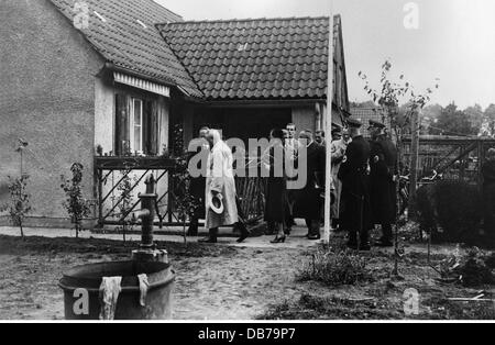 Edward VIII., 23.6.1894 - 28.5.1972, König von Großbritannien 20.1.- 11.12.1936, Herzog von Windsor, halbe Länge, mit Frau Wallis Simpson, Robert Ley, NIPs, Berlin - Siemens-Stadt, Oktober 1937, Stockfoto