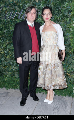 George Condo und Gast profitieren 2011 MoMA Party In The Garden in The Museum der modernen Kunst New York City, USA - 10.05.11 Stockfoto