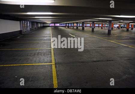 Leere Parkbuchten in Brighton UK Stockfoto