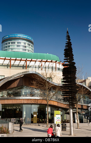 Großbritannien, England, Birmingham, Stierkampfarena, Spiceal Street, St.-Martins Platz, mit neuen Spirale Baum Skulptur Stockfoto