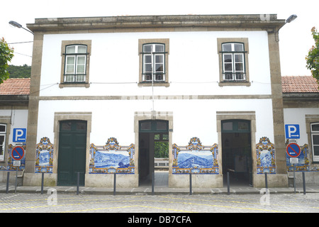 Bahnhof von Pinhao mit Azulejos an Fassade Portugal Stockfoto