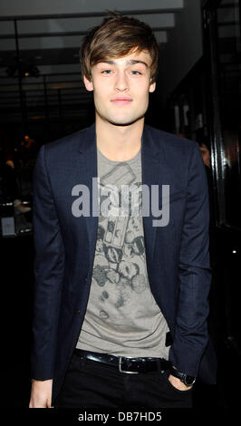 Douglas Booth Burberry Party statt im Burberry Brit Store, 41-42 King Street in London London, England - 12.05.11 Stockfoto