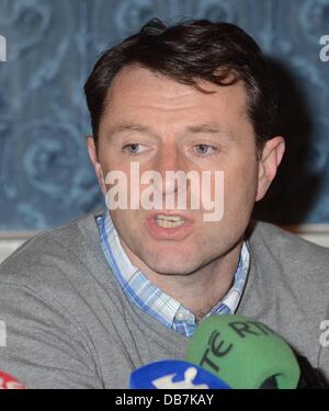 Gerry McCann Kate McCann und Gerry McCann kommen im The Merrion Hotel für eine Pressekonferenz über die Einführung ihres Buches "Madeleine" Dublin, Irland - 13.05.11 Stockfoto