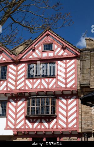 Fachwerk-Tudor-Stil Gebäude im Zentrum Stadt, Halifax, West Yorkshire Stockfoto