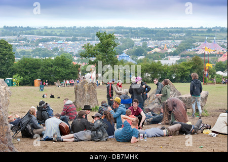 Glastonbury 2013 UK Nachtschwärmer aufwachen in den Steinkreis Stockfoto