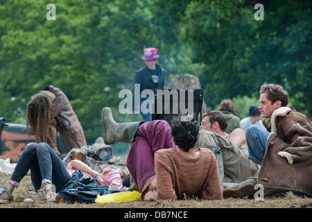 Glastonbury 2013 UK Nachtschwärmer aufwachen in den Steinkreis Stockfoto
