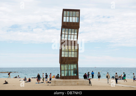 L &#39; Estel Ferit, Skulptur von Rebecca Horn am Strand von Barceloneta Stockfoto