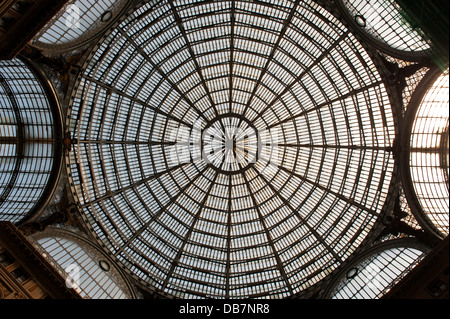 Glas-Kuppel in der Galleria Umberto ich shopping-Arkade Stockfoto