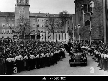 Hitler, Adolf, 20.4.1889 - 30.4.1945, deutscher Politiker (NSDAP), Reichskanzler 30.1.1933 - 30.4.1945, Reise durch Österreich, Fahrt durch Salzburg, 6.4.1938, Stockfoto