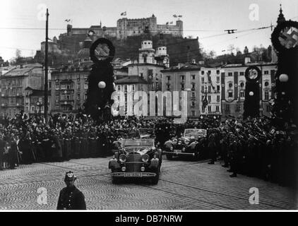 Hitler, Adolf, 20.4.1889 - 30.4.1945, deutscher Politiker (NSDAP), Reichskanzler 30.1.1933 - 30.4.1945, Reise durch Österreich, Fahrt durch Salzburg, 6.4.1938, Stockfoto