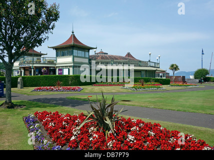 Isle of Bute Discovery Centre in Rothesay Wintergarten Gebäude in Rothesay Bute Schottland mit Blumenbeeten Stockfoto