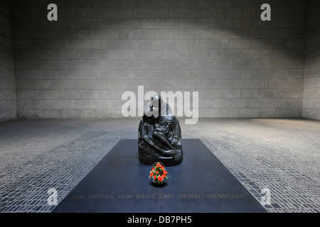 Skulptur, Pieta von Kaethe Kollwitz in die Neue Wache Memorial, Schinkelbau Bau von Karl Friedrich Schinkel Stockfoto