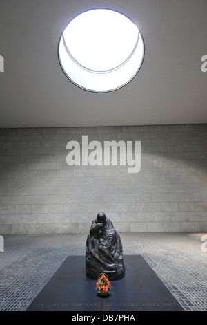 Skulptur, Pieta von Kaethe Kollwitz in die Neue Wache Memorial, Schinkelbau Bau von Karl Friedrich Schinkel Stockfoto