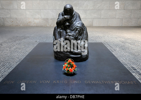 Skulptur, Pieta von Kaethe Kollwitz in die Neue Wache Memorial, Schinkelbau Bau von Karl Friedrich Schinkel Stockfoto