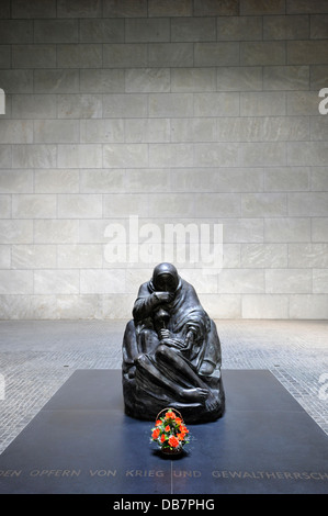 Skulptur, Pieta von Kaethe Kollwitz in die Neue Wache Memorial, Schinkelbau Bau von Karl Friedrich Schinkel Stockfoto