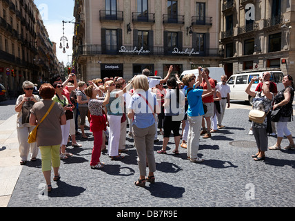 alle weiblichen Reisegruppe in Sant Jaume Platz Barcelona Katalonien Spanien Stockfoto