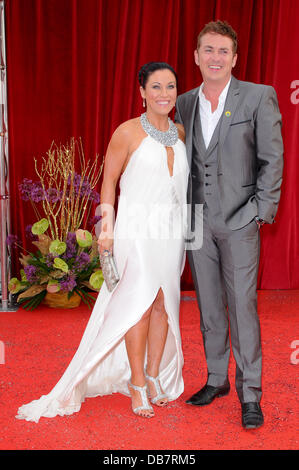 Shane Ritchie und Jessie Wallace vergibt die britische Soap bei Granada Television Studios - Ankünfte Manchester, England - 14.05.11 Stockfoto