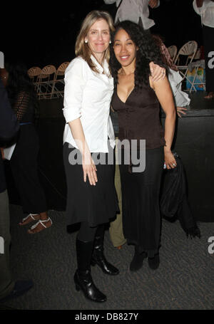 Helen Slater und Kimberly Russell "The Road To Freedom" live Publikum Bühne Lesung auf der LACC Camino Theatre Los Angeles, Kalifornien - 15.05.11 Stockfoto