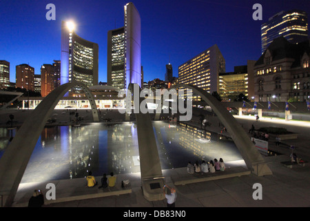 Kanada, Ontario, Toronto, Nathan Phillips Square, Rathaus, Stockfoto