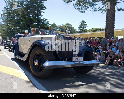 Dh Marine Parade NAPIER NEUSEELAND Menschen Art Deco festival Wochenende 1930s classic Oldtimer Parade Autos Stockfoto