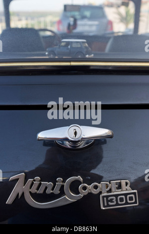 Mini Cooper 1300, 1978 Modell in schwarz mit weißen Dach geparkt auf der Straße auf Teneriffa, Kanarische Inseln, Spanien, Stockfoto