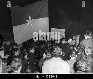 Demonstrationen, Deutschland, Studenten protestieren gegen den Vietnamkrieg, München, Deutschland, 24.2.1966, Zusatzrechte-Clearences-nicht vorhanden Stockfoto