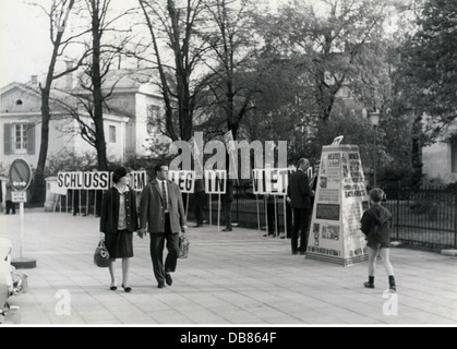 Demonstrationen, Deutschland, Protest gegen den Vietnamkrieg, Karolinenplatz, München, Deutschland, 1960er Jahre, Zusatzrechte-Clearences-nicht vorhanden Stockfoto