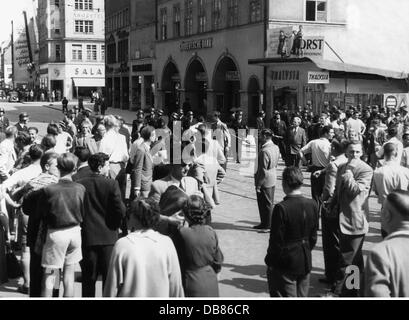 Demonstrationen, Deutschland, Proteste gegen verlängerte Öffnungszeiten samstags, Kaufingerstraße, München, 20.6.1953, Zusatzrechte-Clearences-nicht verfügbar Stockfoto