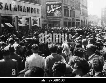 Demonstrationen, Deutschland, Proteste gegen verlängerte Öffnungszeiten samstags, Kaufingerstraße, München, 20.6.1953, Zusatzrechte-Clearences-nicht verfügbar Stockfoto